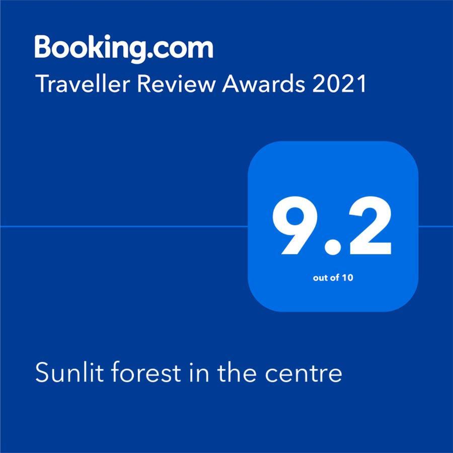 Sunlit Forest In The Centre Budapest Extérieur photo